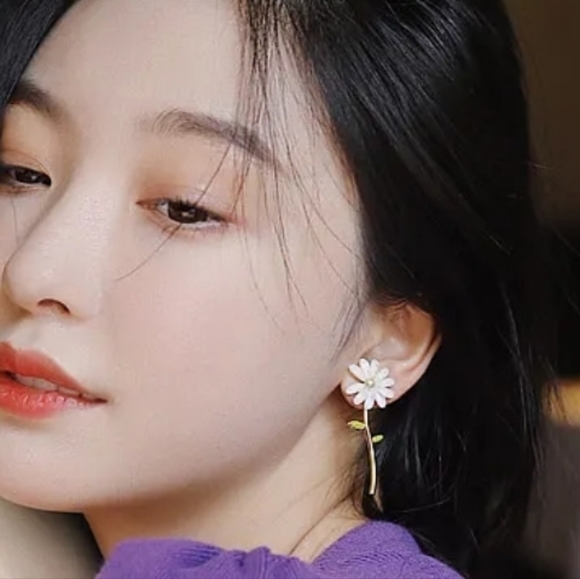 Gold-plated mismatched flower daisy earings with silver post BOGO - Picture 7 of 13